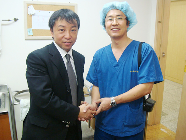 センター長の尹 天在（ユン・チョンゼ）医師